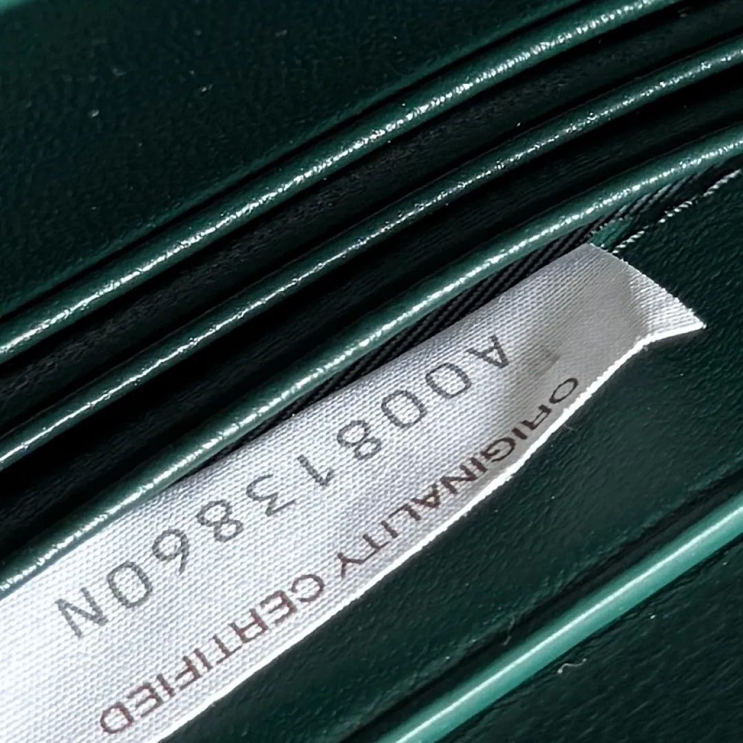 The batch of 1360 BV Andiamo evening handbags has been heavily planted again~ The designer aesthetics in the era of economic downturn are back. I fall in love with it at first sight and can't put it down. It's so beautiful and full of aura. The shape and texture are very competitive. It's light in weight and has sufficient capacity. It's a must-have for fashionistas. It's suitable for many occasions, minimalist, high-end and light luxury. Model No.: 741511 Size: 31*13*3cm